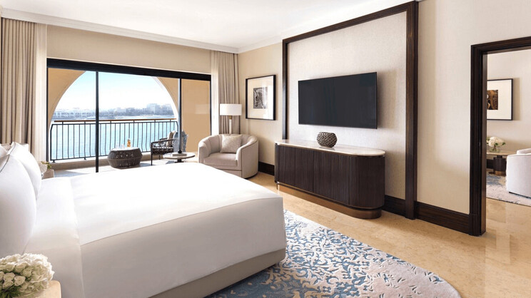 The Ritz-Carlton Abu Dhabi, Grand Canal